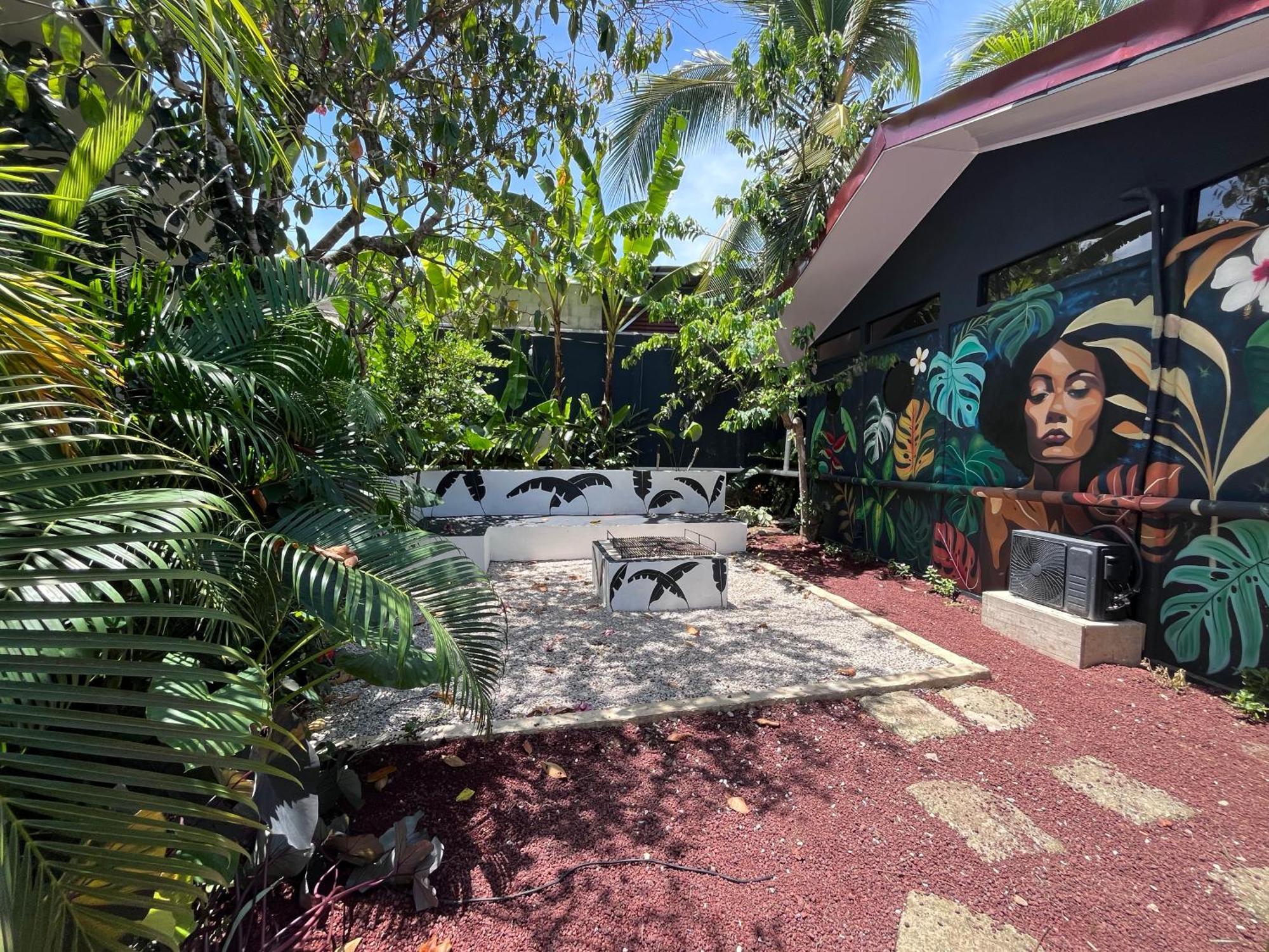 Mecca Hotel Puerto Viejo de Talamanca Exterior photo