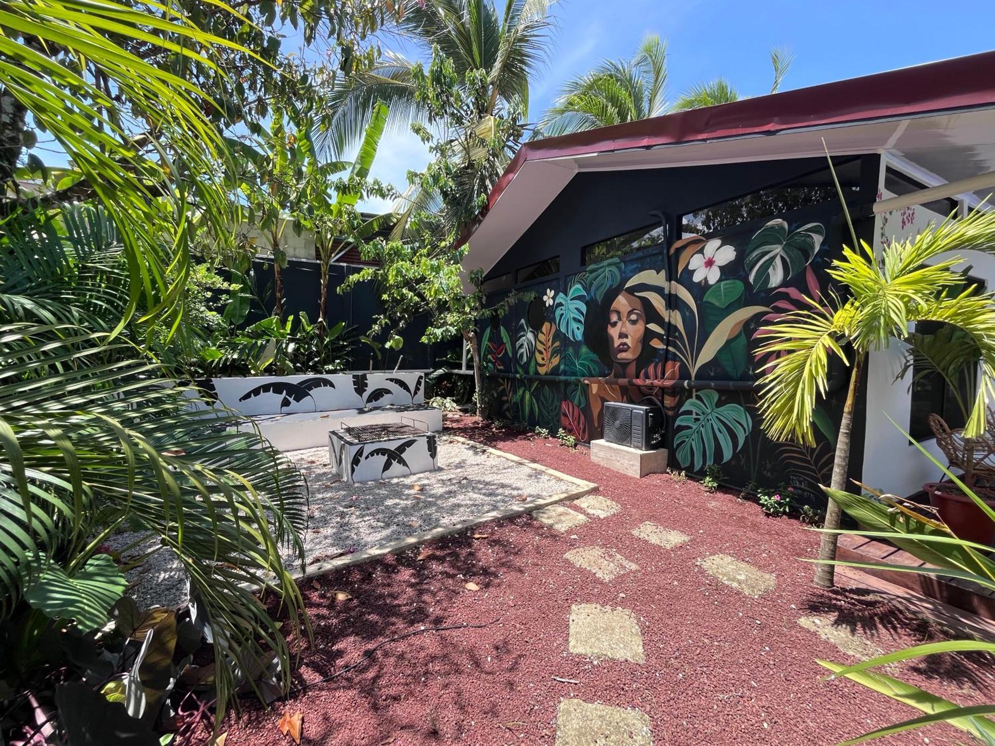 Mecca Hotel Puerto Viejo de Talamanca Exterior photo